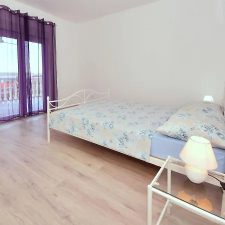 Magis-1 By Interhome Lägenhet Maslenica